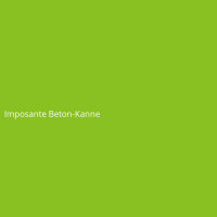 Imposante Beton-Kanne