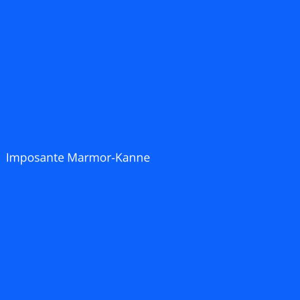 Imposante Marmor-Kanne